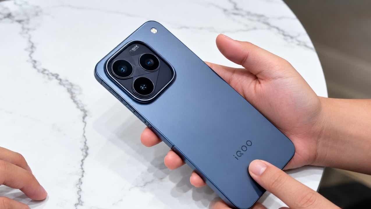 iQOO 16 smartphone with 2K 165Hz display and 8,400mAh battery