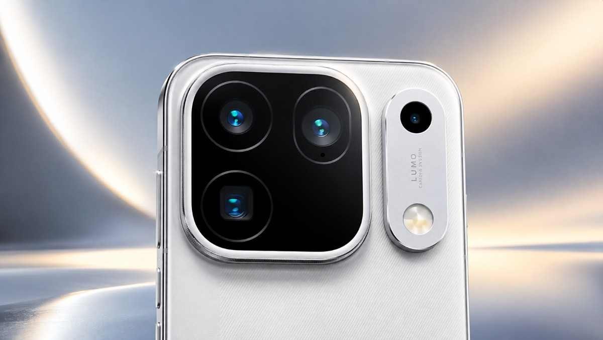 OPPO Find X10 series silver camera module with triple 200MP Hasselblad sensors